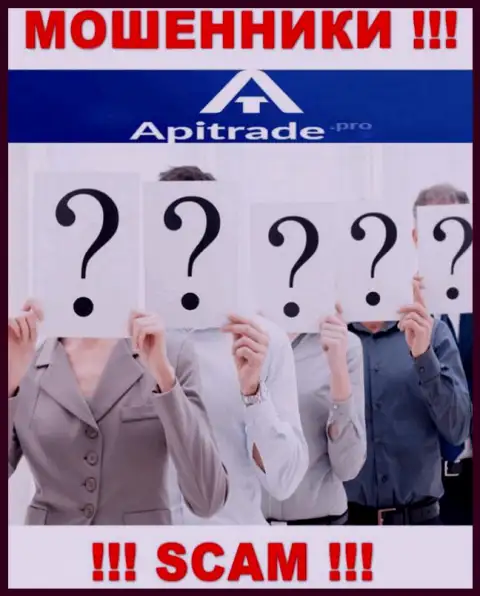 Ни имен, ни фотографий тех, кто управляет конторой ApiTrade Pro во всемирной сети internet не отыскать